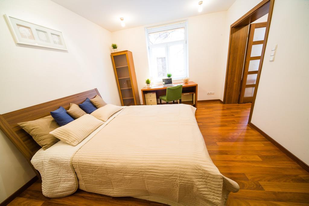 Wawel Cracow Old City Apartments - Friendhouse Apartments Краків Екстер'єр фото
